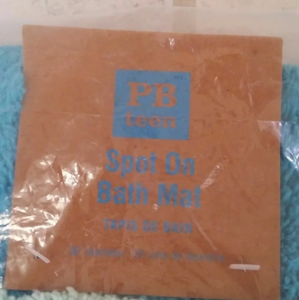 🦋 POTTERY BARN TEEN SPOT-ON BATH MAT 🦋